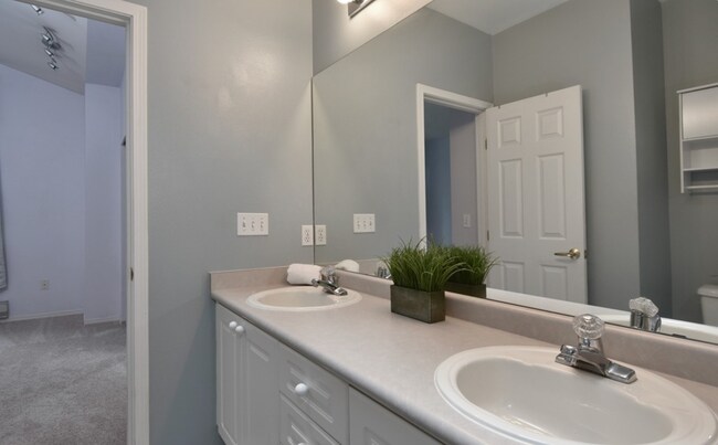 Building Photo - 16125 Juanita Woodinville Way NE