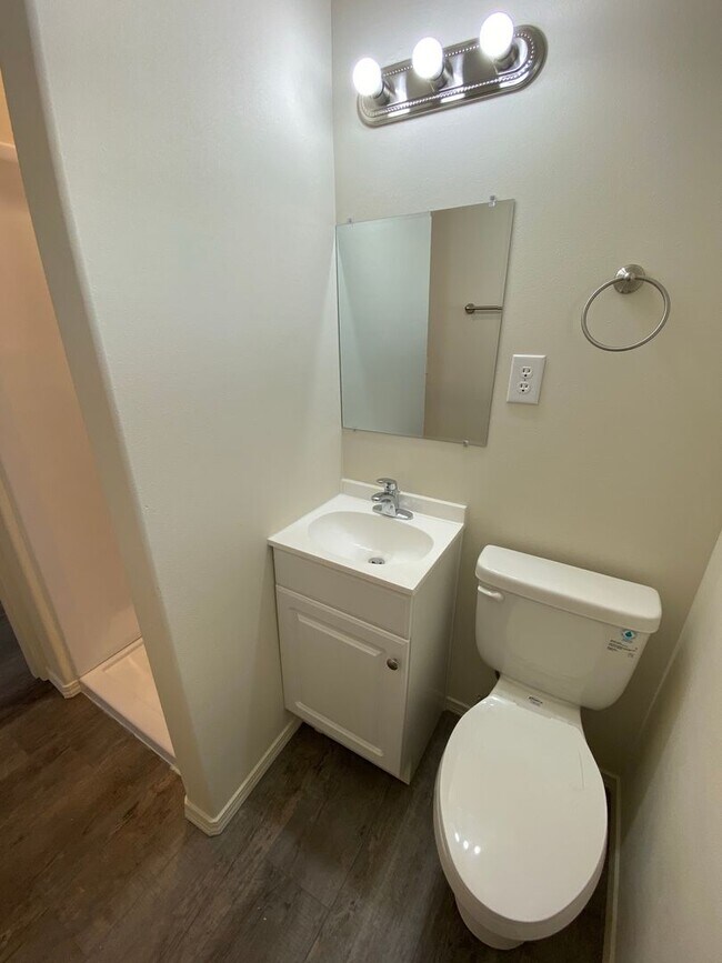 Building Photo - 5880gr