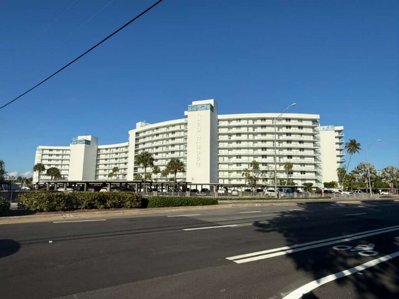 Building Photo - 2731 NE 14th Street Causeway