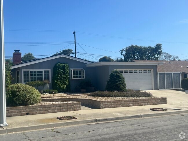 Building Photo - 7548 Newport Dr