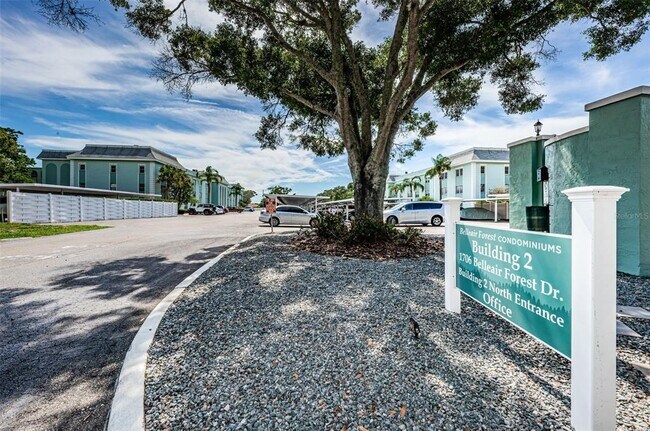 Building Photo - 1706 Belleair Forest Dr