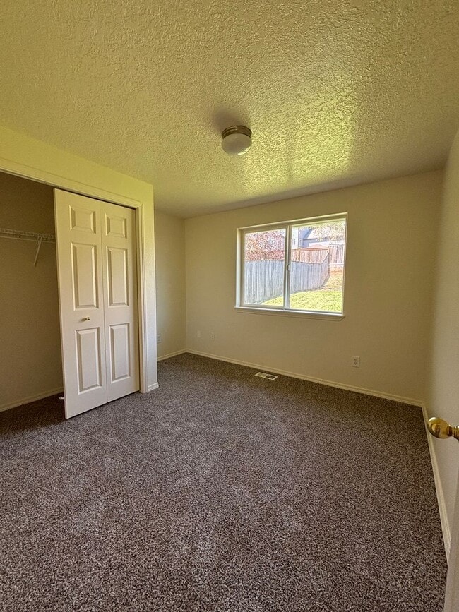 Building Photo - $500.00  OFF  1ST  FULL  MONTH'S  RENT   F...