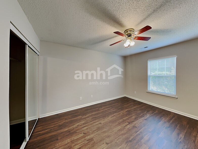 Building Photo - 4009 Edgeview Dr