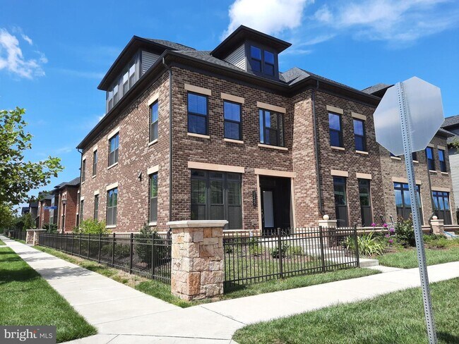 Building Photo - 22427 Philanthropic Dr