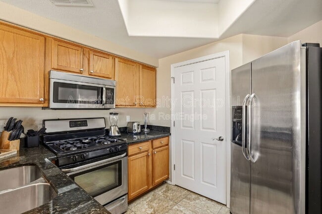 Building Photo - 10030 W Indian School Rd