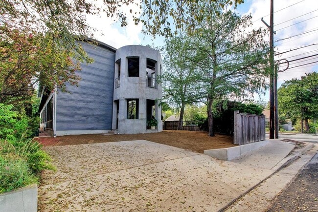 Building Photo - 1308a W N Loop Blvd
