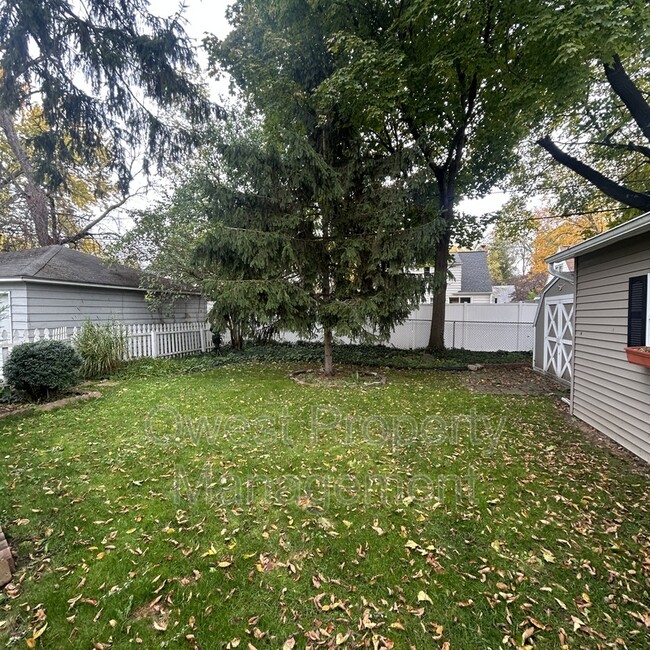 Building Photo - 2220 Monroe Ave NW