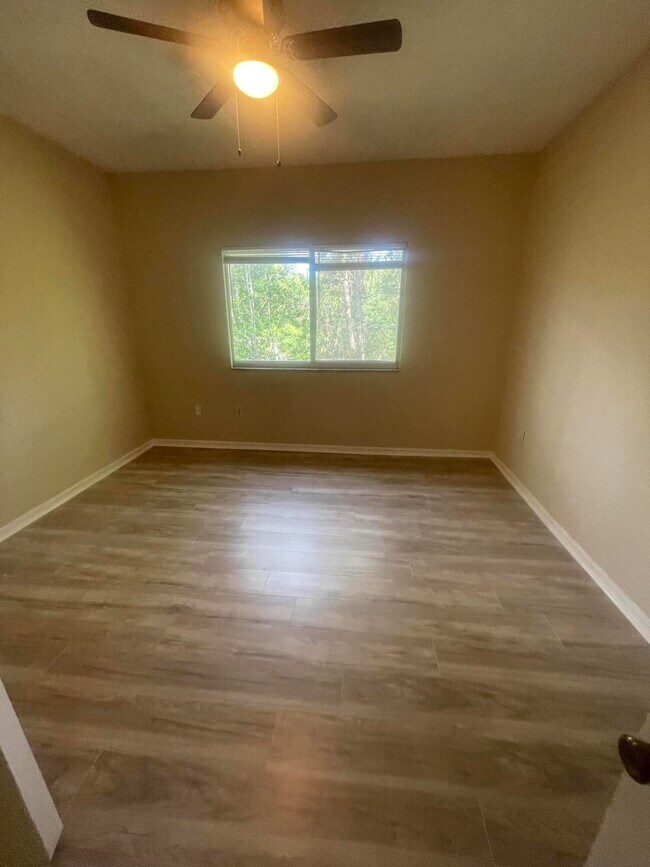 Building Photo - 360 Crestwood Cir