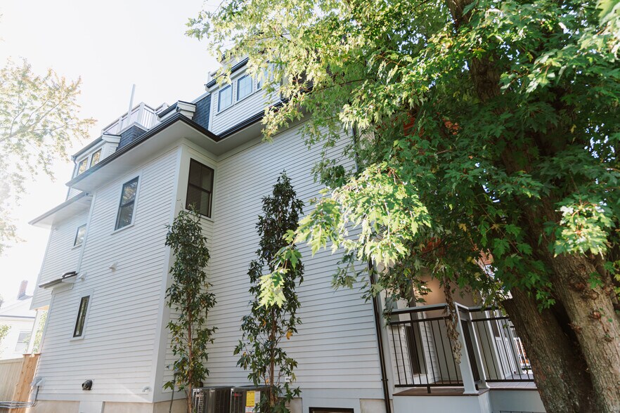 Building Photo - 5 Thurston St