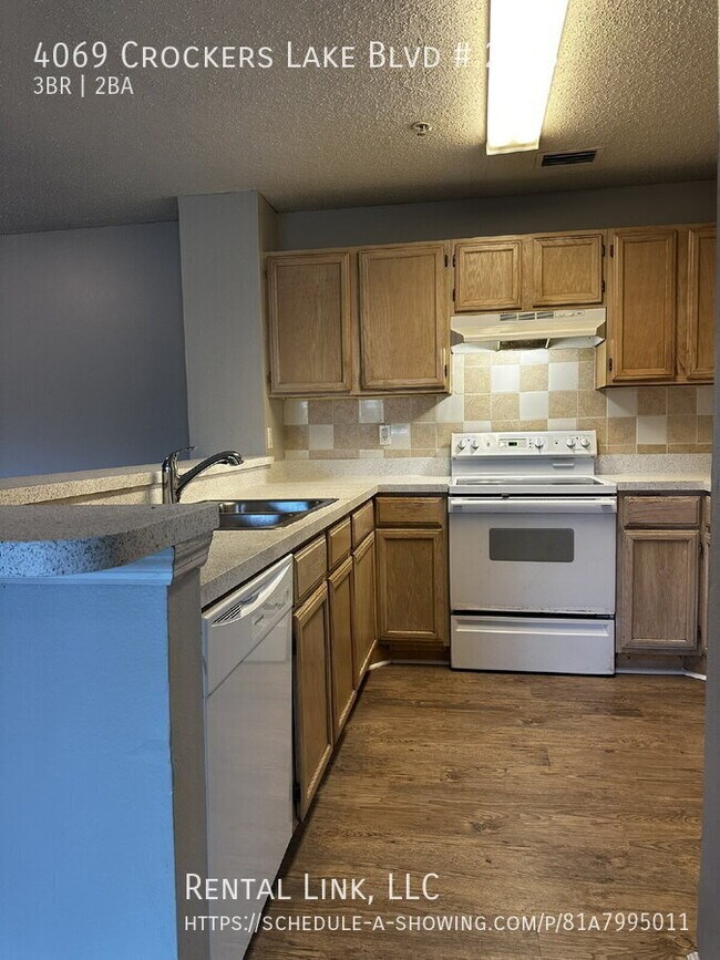 Building Photo - 4069 Crockers Lake Blvd