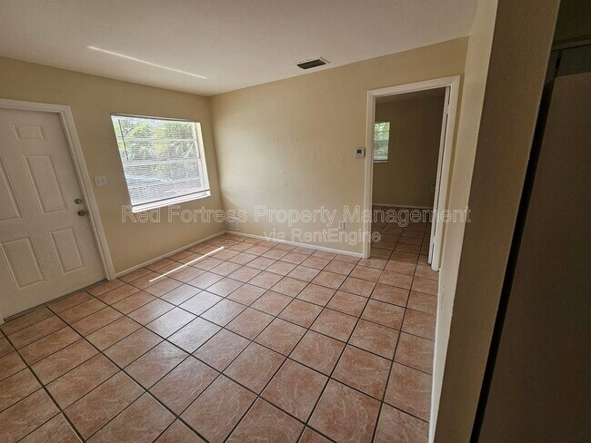 Building Photo - 3814 Desoto Ave