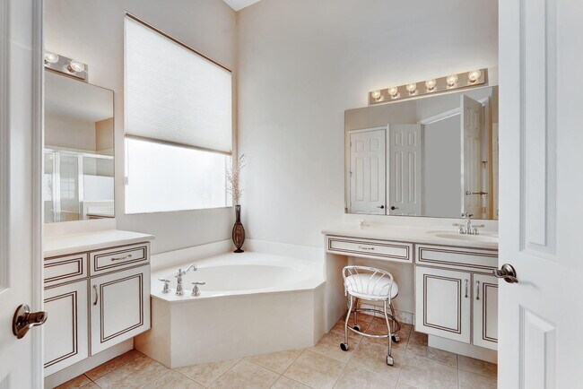 Building Photo - 8345 Pine Cay