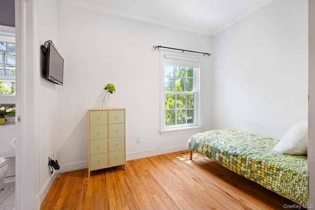 Building Photo - 11 School Ln