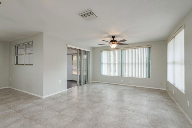 Building Photo - 10521 Oak Hill Dr