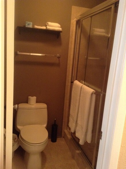 Walk-in Shower Upstairs - 810-3 Continental Dr
