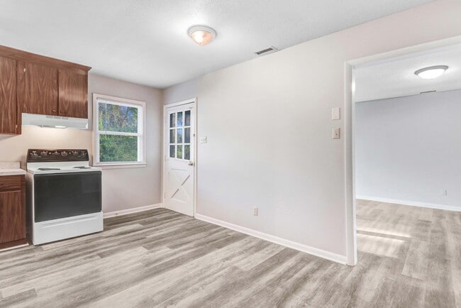Building Photo - 2 BR | 1 BA Apartment - Scott Hills Apts in Goldsboro *Trash/Water/Lawn Care Included*