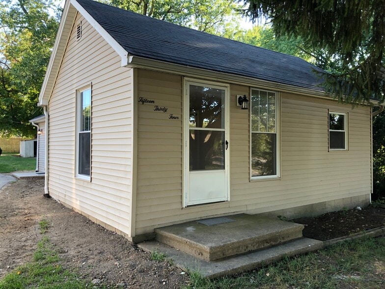 Front of house - 1534 Lake St