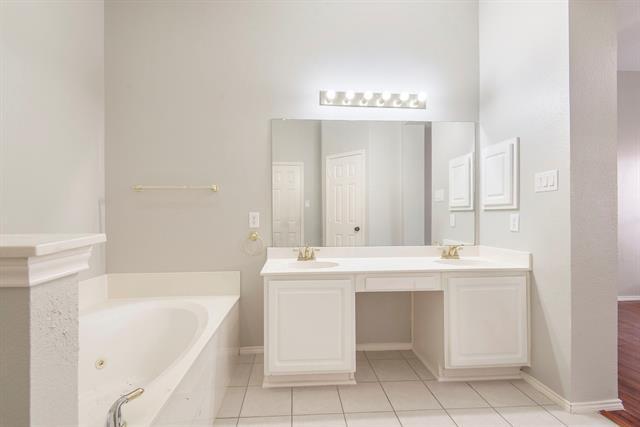 Building Photo - 2424 Cimmaron Dr