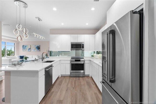 Building Photo - 41 SW Seminole St