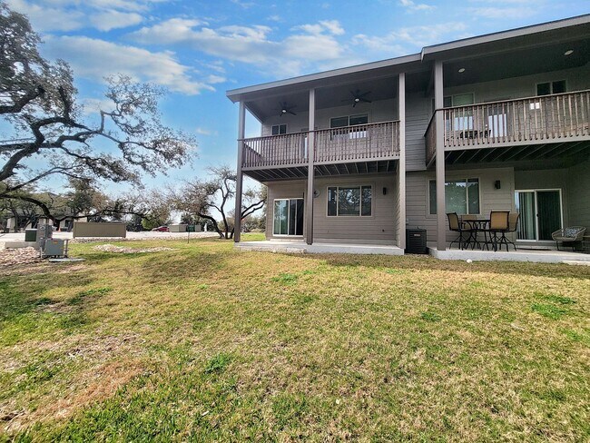 Building Photo - Sophisticated 3/BR 2.5/BS Home in Point Ve...