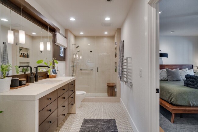 Building Photo - Exquisite 3 bedroom 2.5 bath two-story Executive Condo in Winter Park with 2-Car Garage