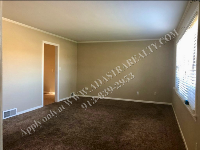 Building Photo - Charming Prairie Village Ranch Home-Availa...