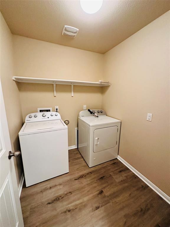 Building Photo - 704 Silver Wing Dr