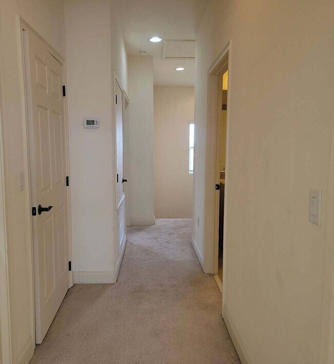 Building Photo - 4/2.5 TOWNHOME VILLA in Waterstone-Davenpo...