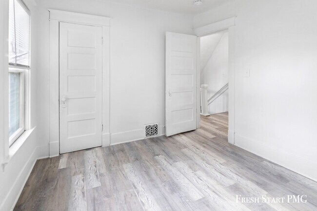Building Photo - Charming 3-Bedroom Home with Spacious Livi...