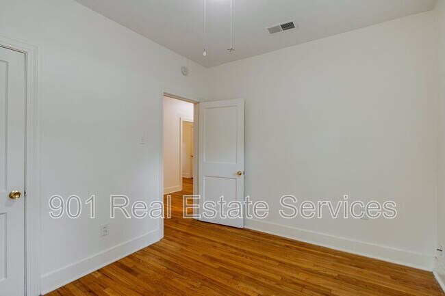 Building Photo - 1034 Meda St