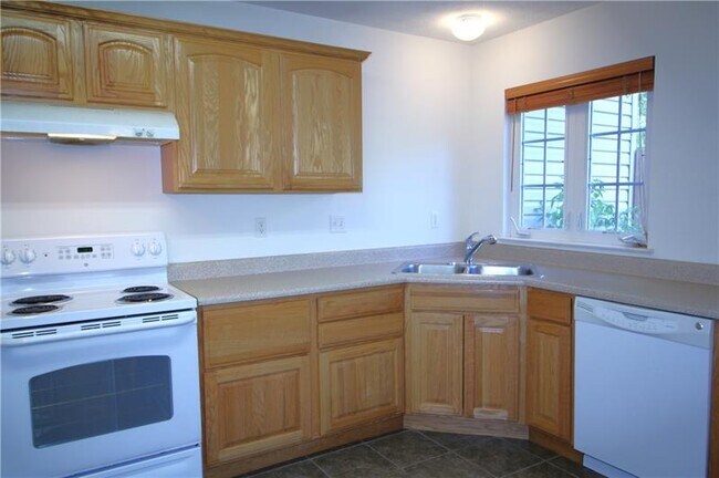 Building Photo - 1305 Michael Dr