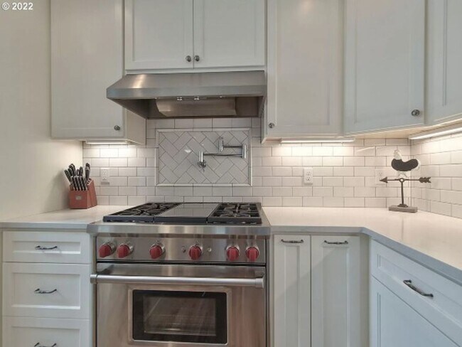 Building Photo - Gorgeous Modern Home Ready to Rent!