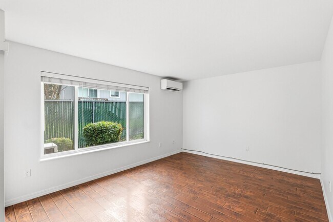 Building Photo - Orchard Hills Condominium Spacious 2-Bedroom Townhome with Modern Upgrades & Great Amenities