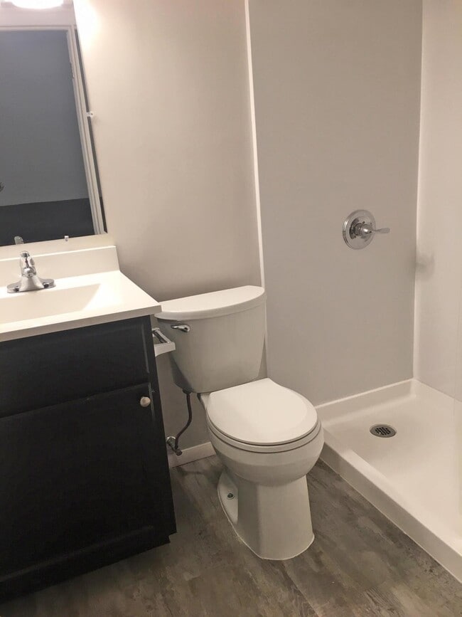 Building Photo - 912 Oakland Ave