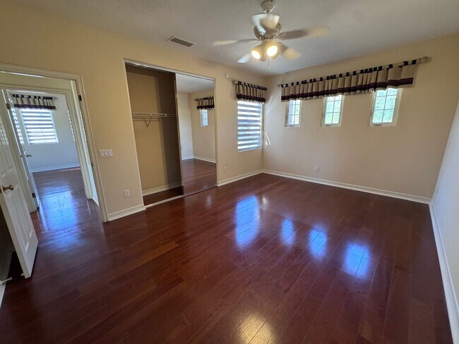 Building Photo - Stunning Home with Panoramic Views in Port...
