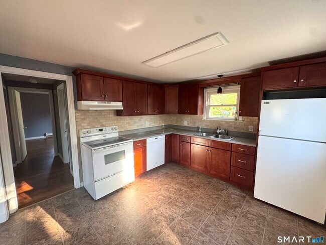 Building Photo - 482 Ash Dr