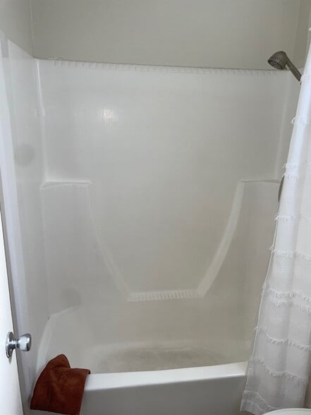 tub and shower - 226 15th St