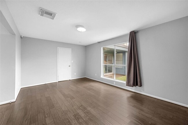 Building Photo - 2110 Highland Hills Dr