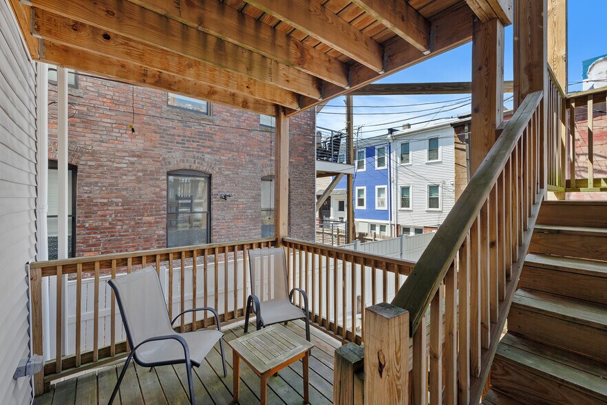 Building Photo - 110 Chelsea St