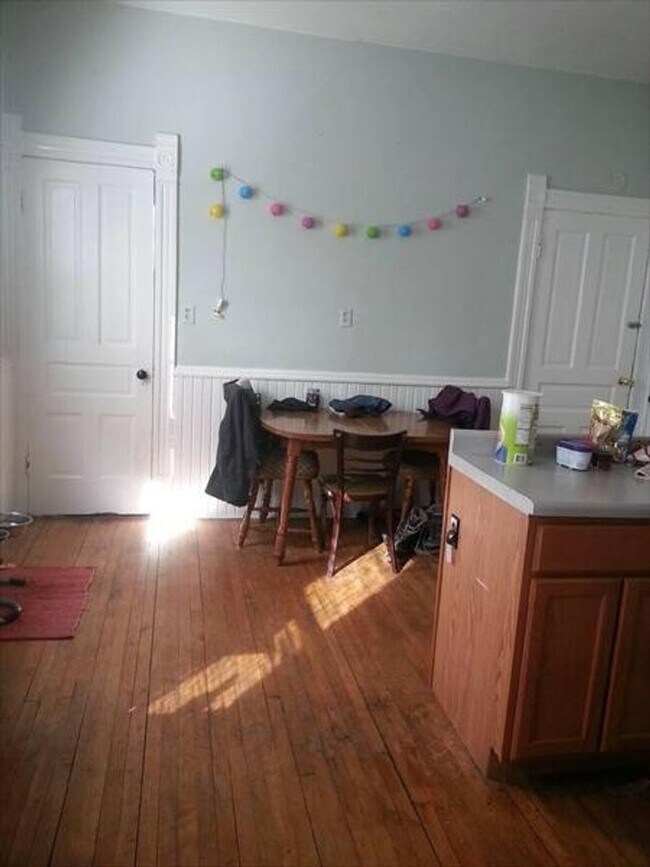 Building Photo - 2627 N Bartlett Ave