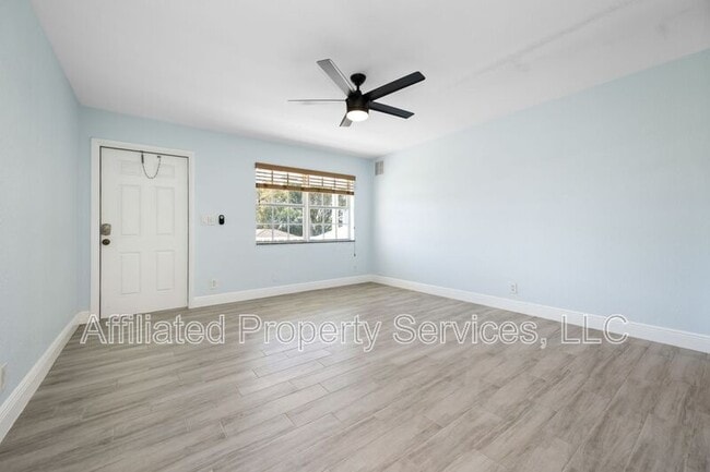 Building Photo - 5207 N Flagler Dr