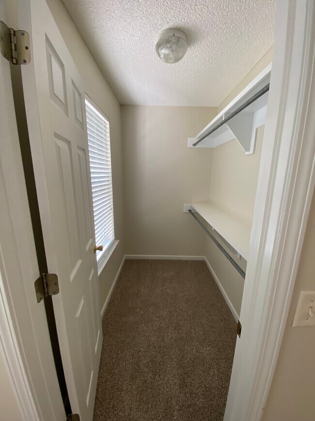 Closet - 105 Marshview Dr