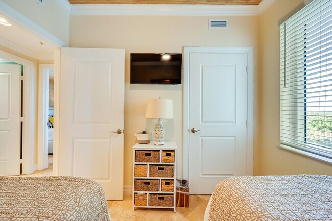 Building Photo - 4761 W Bay Blvd