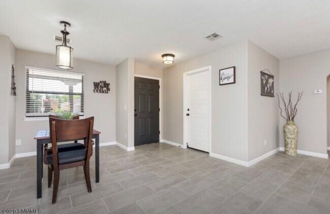 Building Photo - Beautiful Remodeled Home—-Will go fast!!!