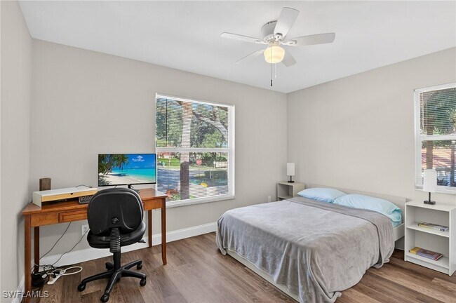 Building Photo - 209 Robin Hood Cir