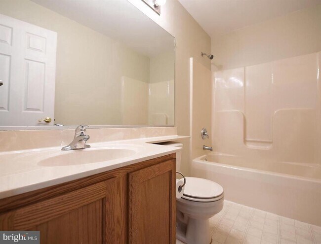 Building Photo - 318 Red Haven Ct