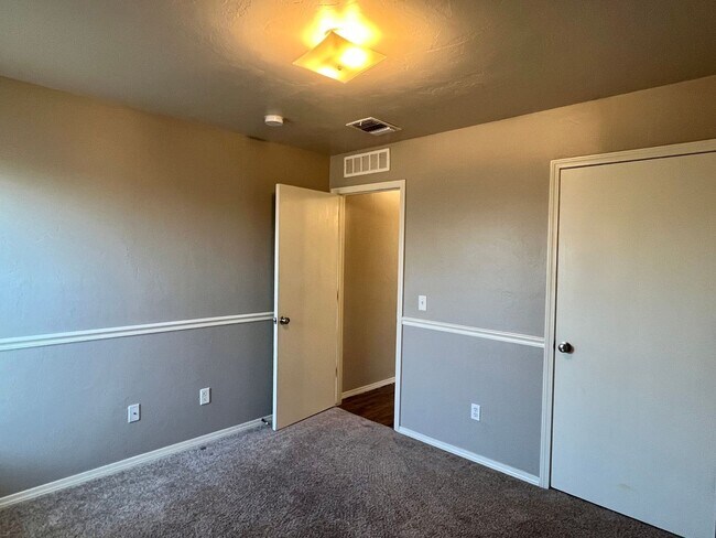 Building Photo - Cute 3 Bed, 2 Bath In Deer Creek Schools