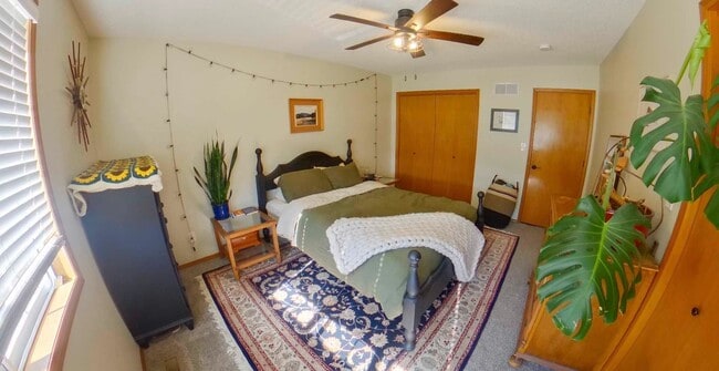 Building Photo - 3D Tour Available - Fenced in + Recently Updated + Washer & Dryer + Pet Friendly! Available May 1st!