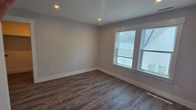 Building Photo - 25 Bouton St
