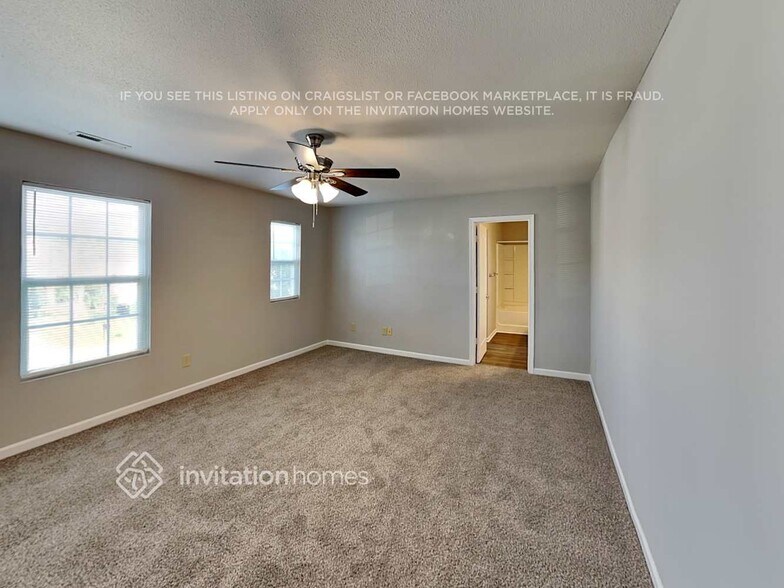 Building Photo - 952 Littleton Dr